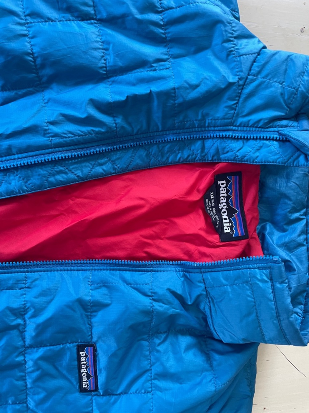 Patagonia boys Quilted Jacket in Bright Blue with Ref Lining size XXL (16-18)